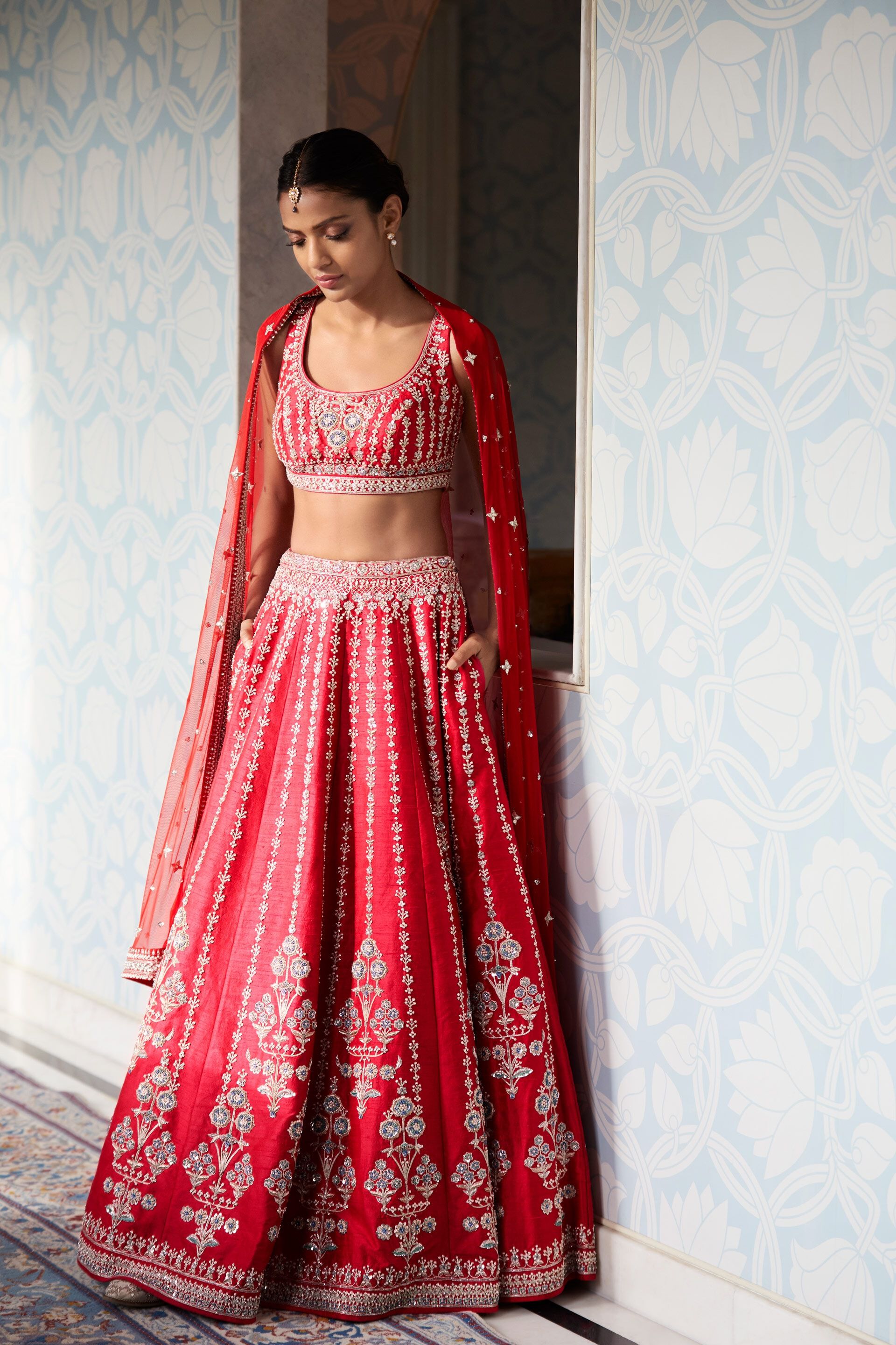 Anita dongre red lehenga clearance
