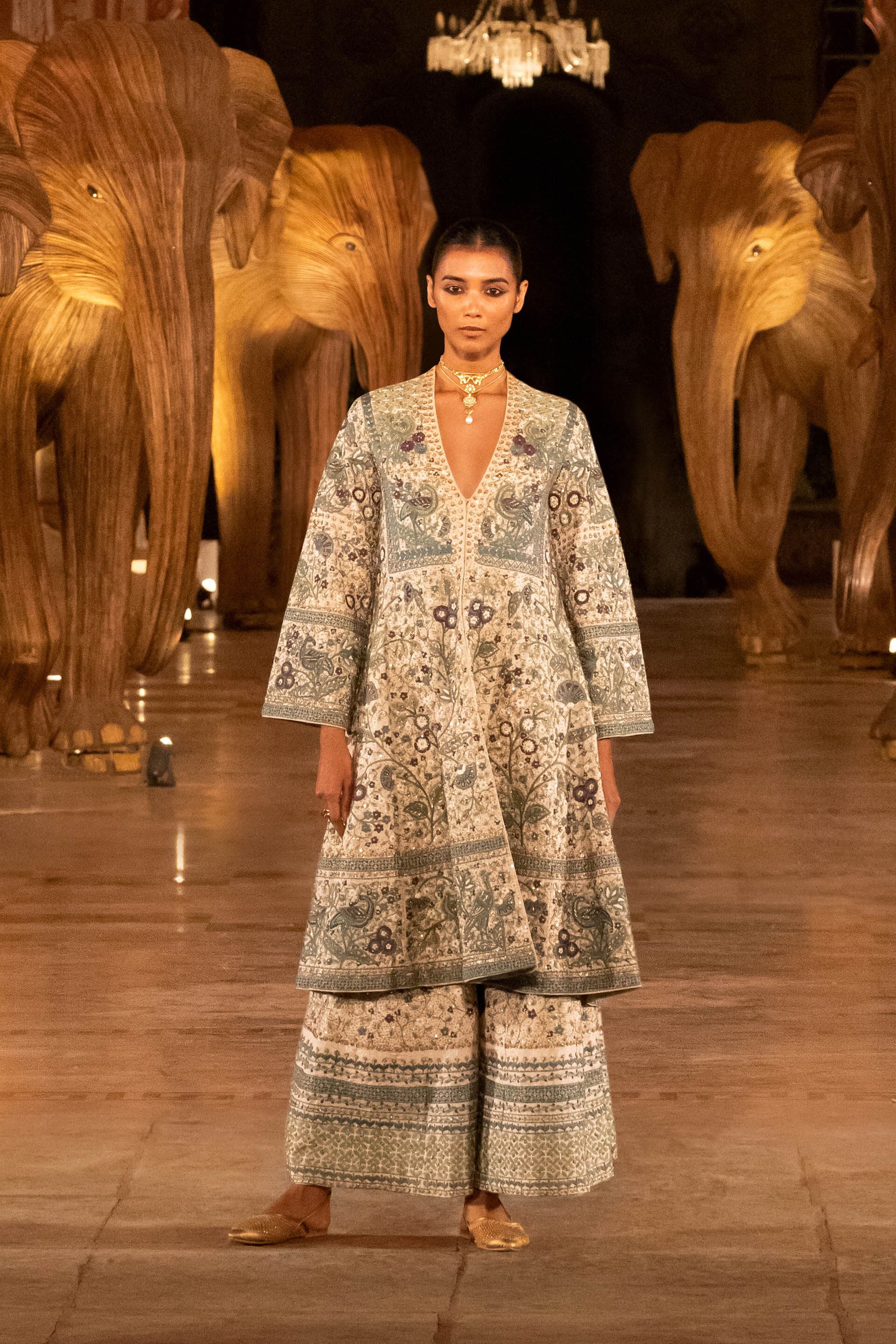 Flora and Fauna Zari Kurta Set - Gold, Gold, image 10