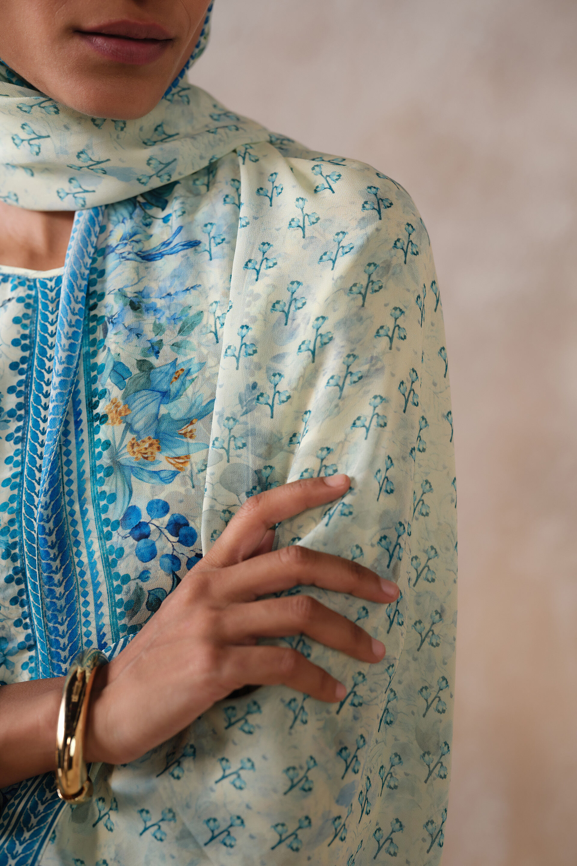 Safra Stole - White & Blue