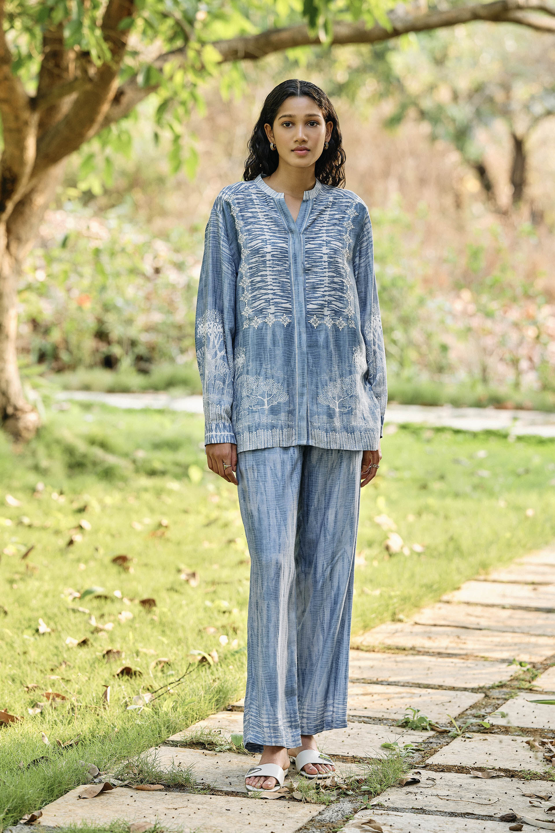 Creek Hand-embroidered Chikankari Linen Coord - Blue