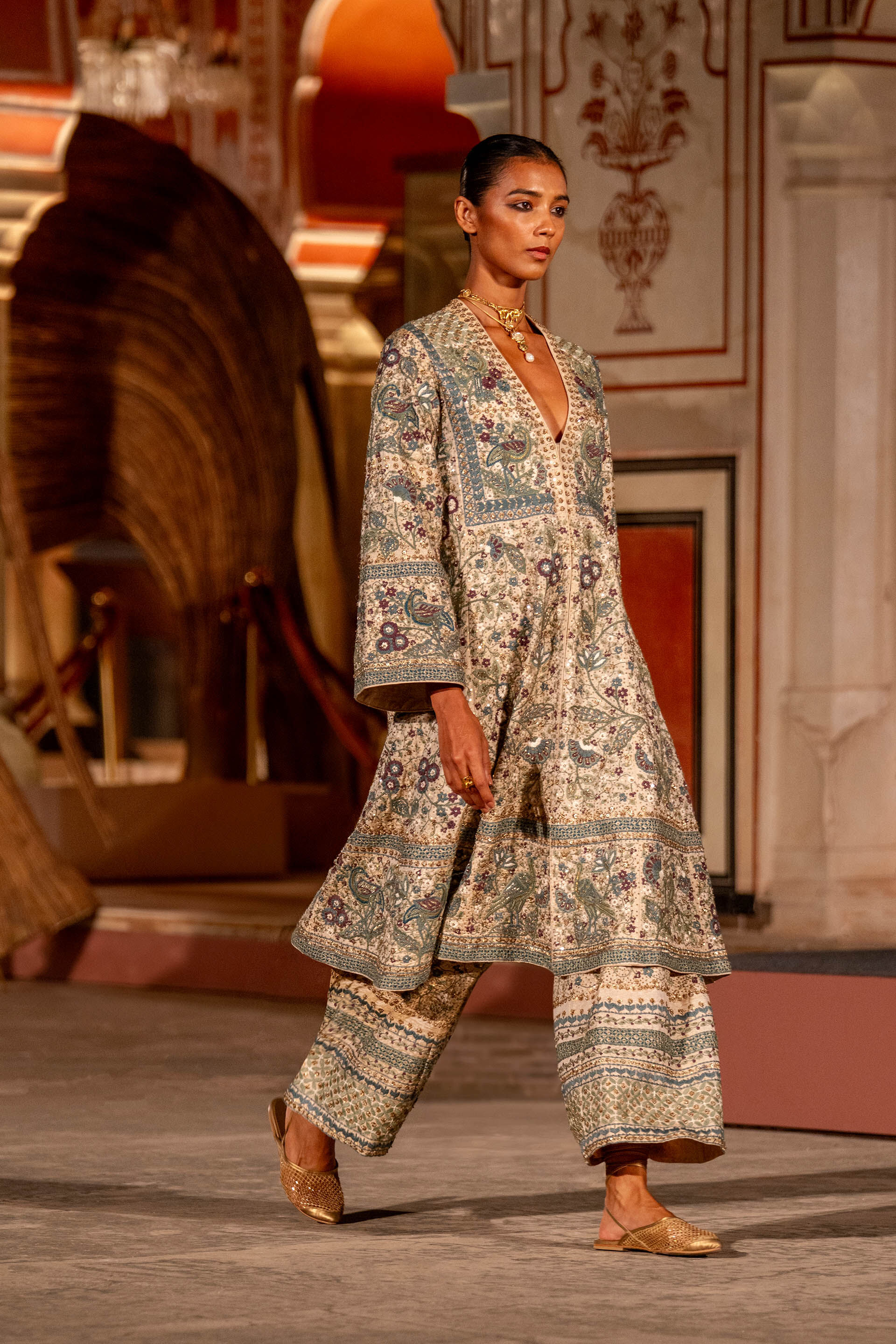 Flora and Fauna Zari Kurta Set - Gold, Gold, image 11