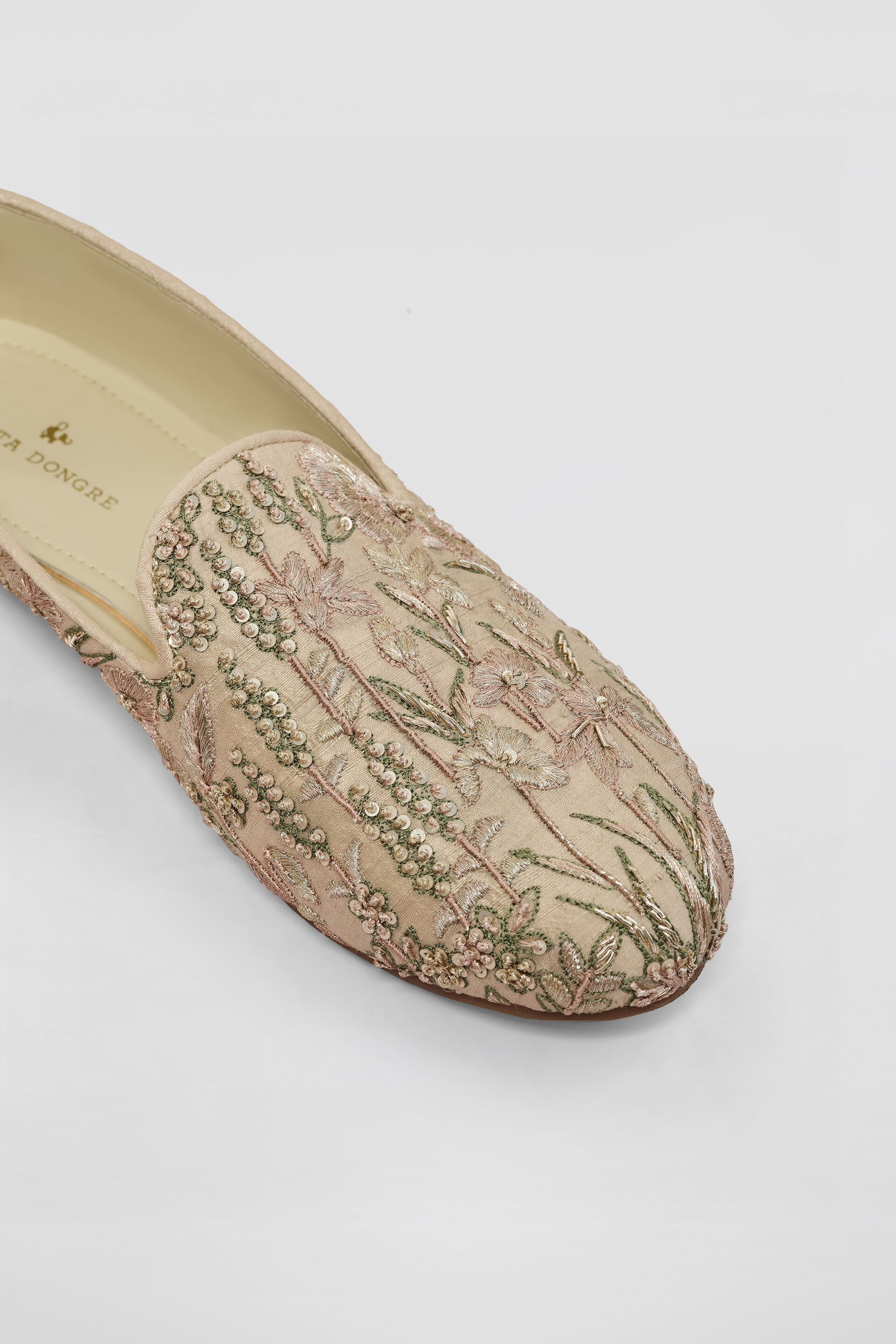 Shahrazad Embroidered Silk Mojris - Champagne