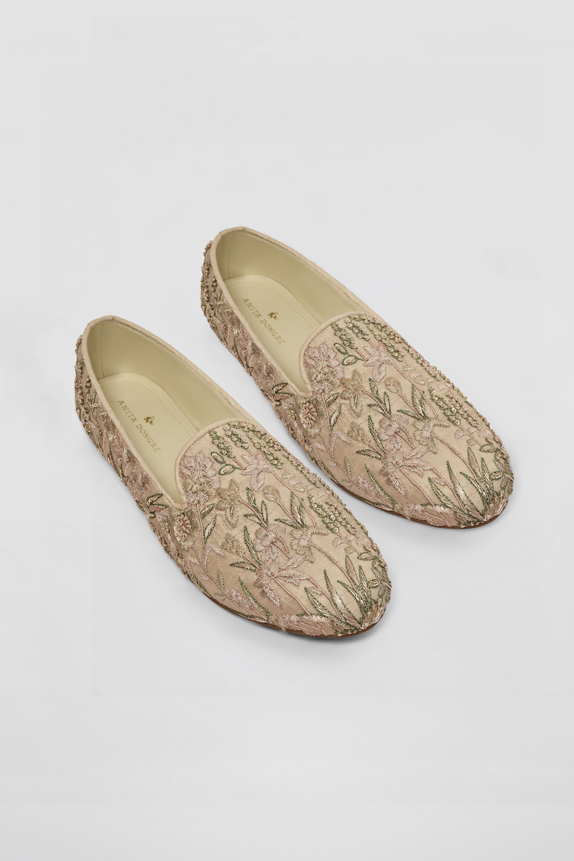 Shahrazad Embroidered Silk Mojris - Champagne