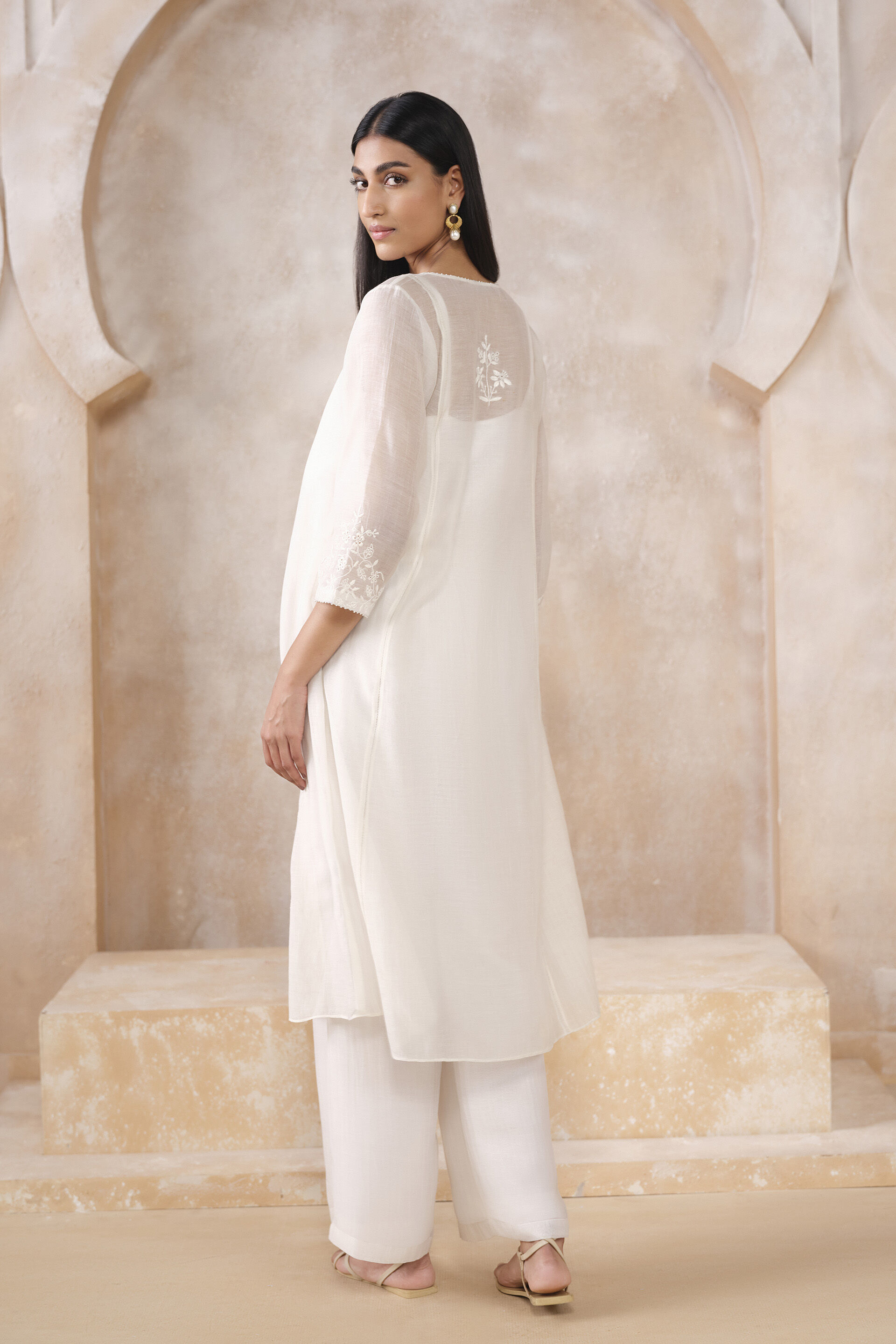 Kaia Hand-embroidered Chikankari Mul Kurta Set - Ivory