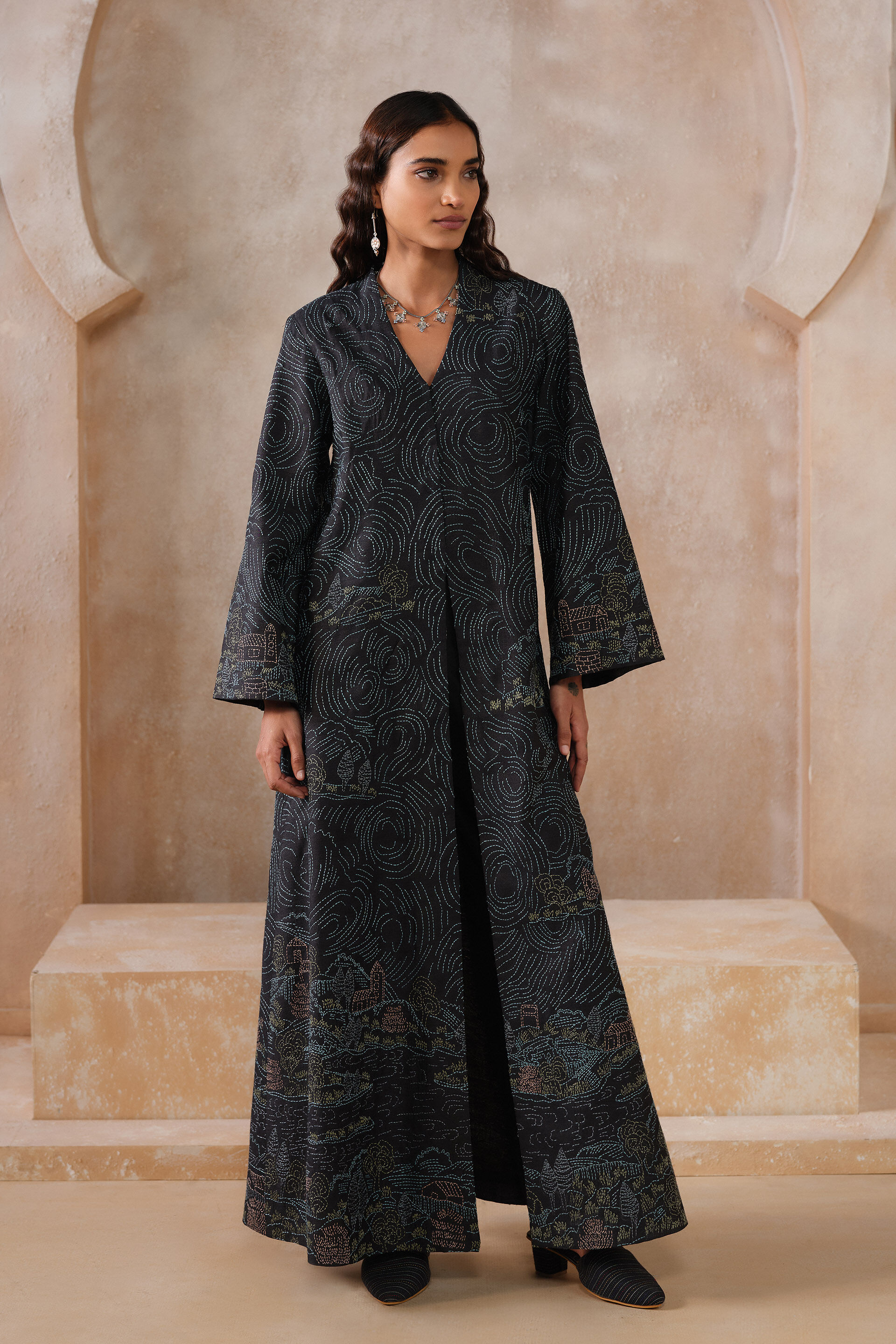 Nieve Hand-embroidered Kantha Silk Jacket Set - Black