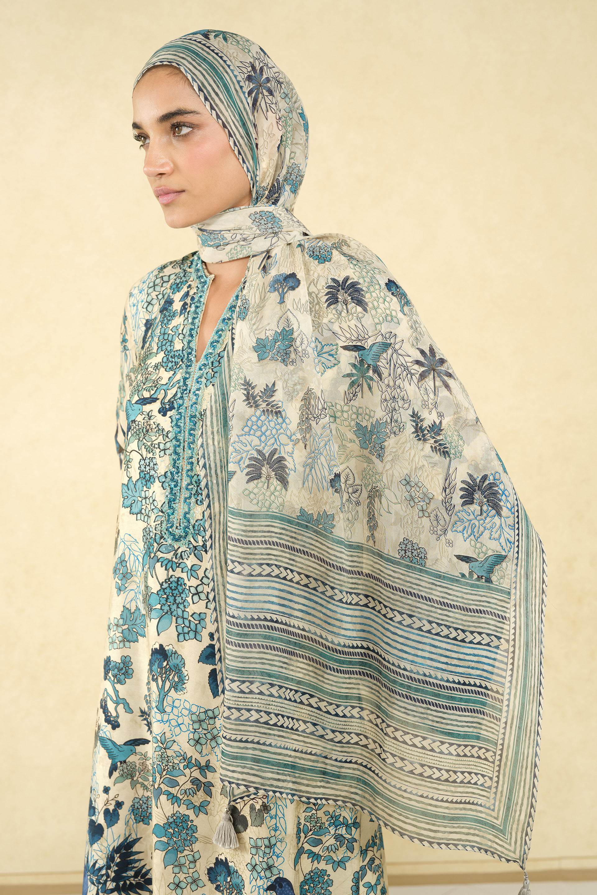 Avis Printed Stole - Grey