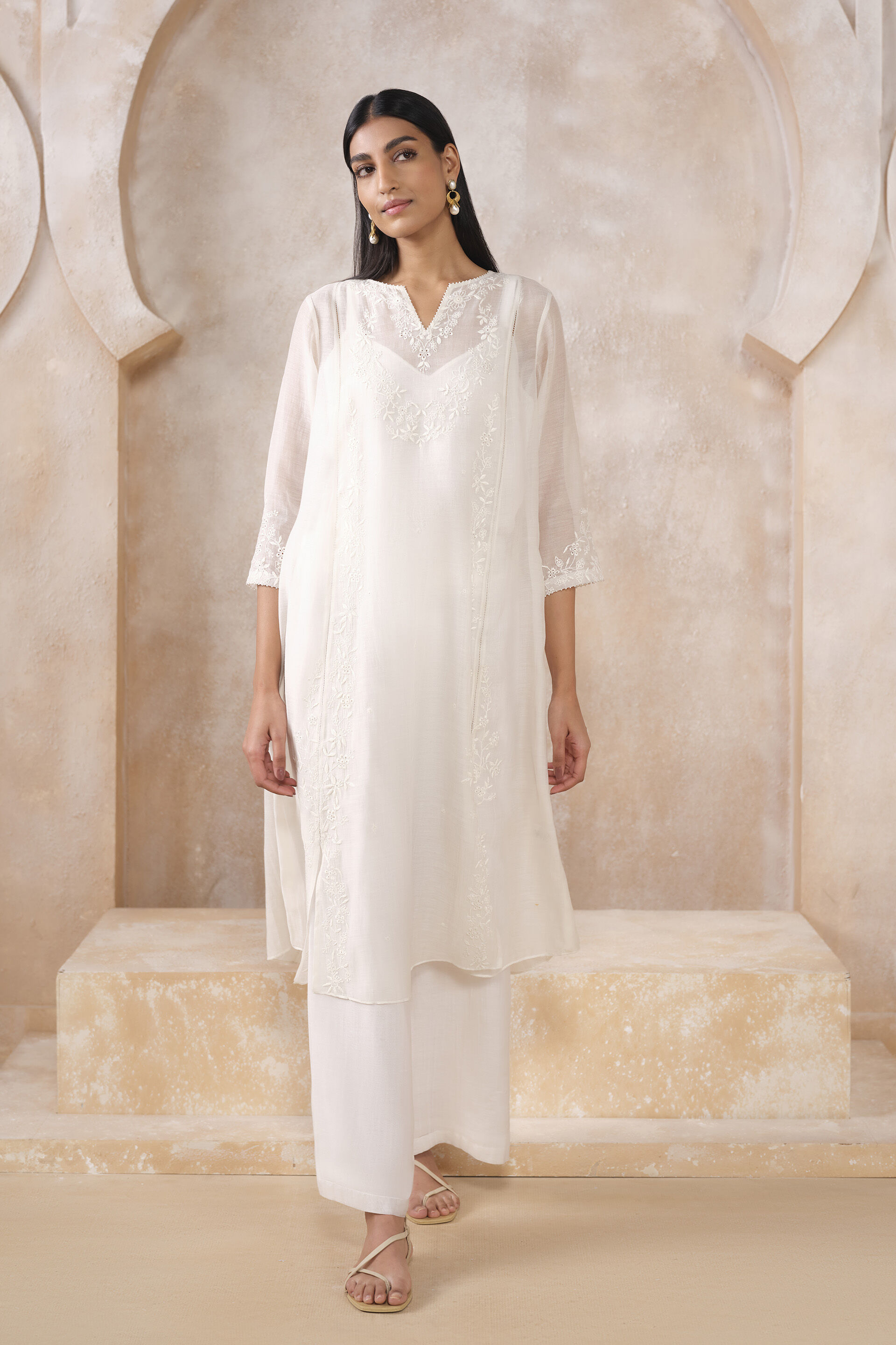 Kaia Hand-embroidered Chikankari Mul Kurta Set - Ivory