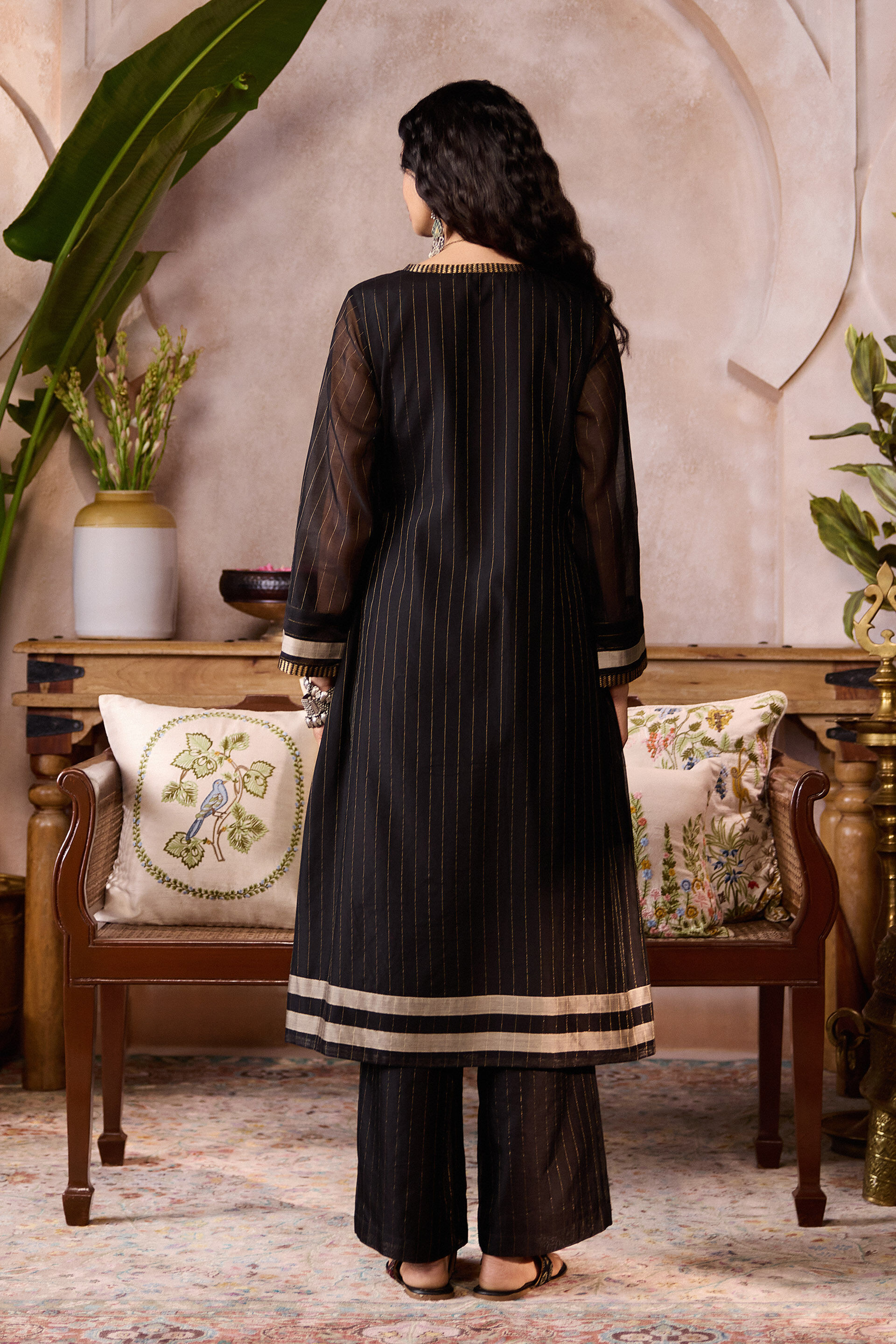 Androwe Handwoven Maheshwari Kurta Set - Black