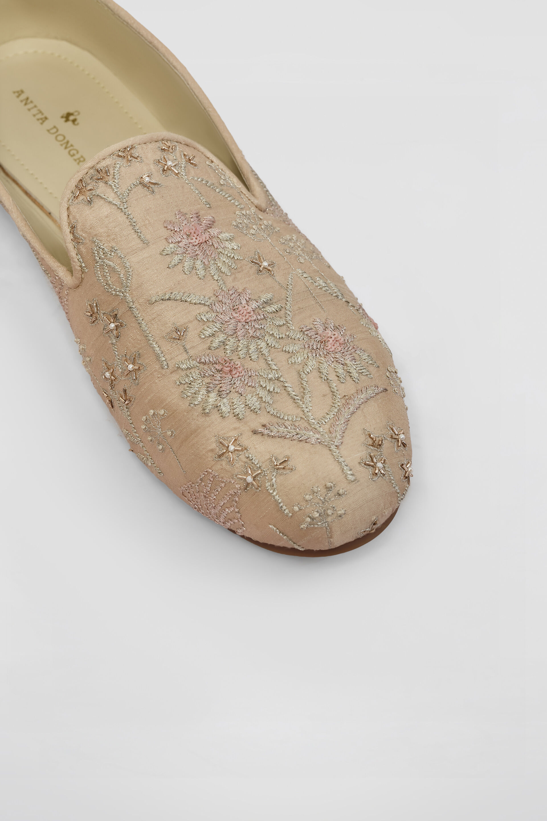 Rihan Embroidered Silk Mojris - Champagne