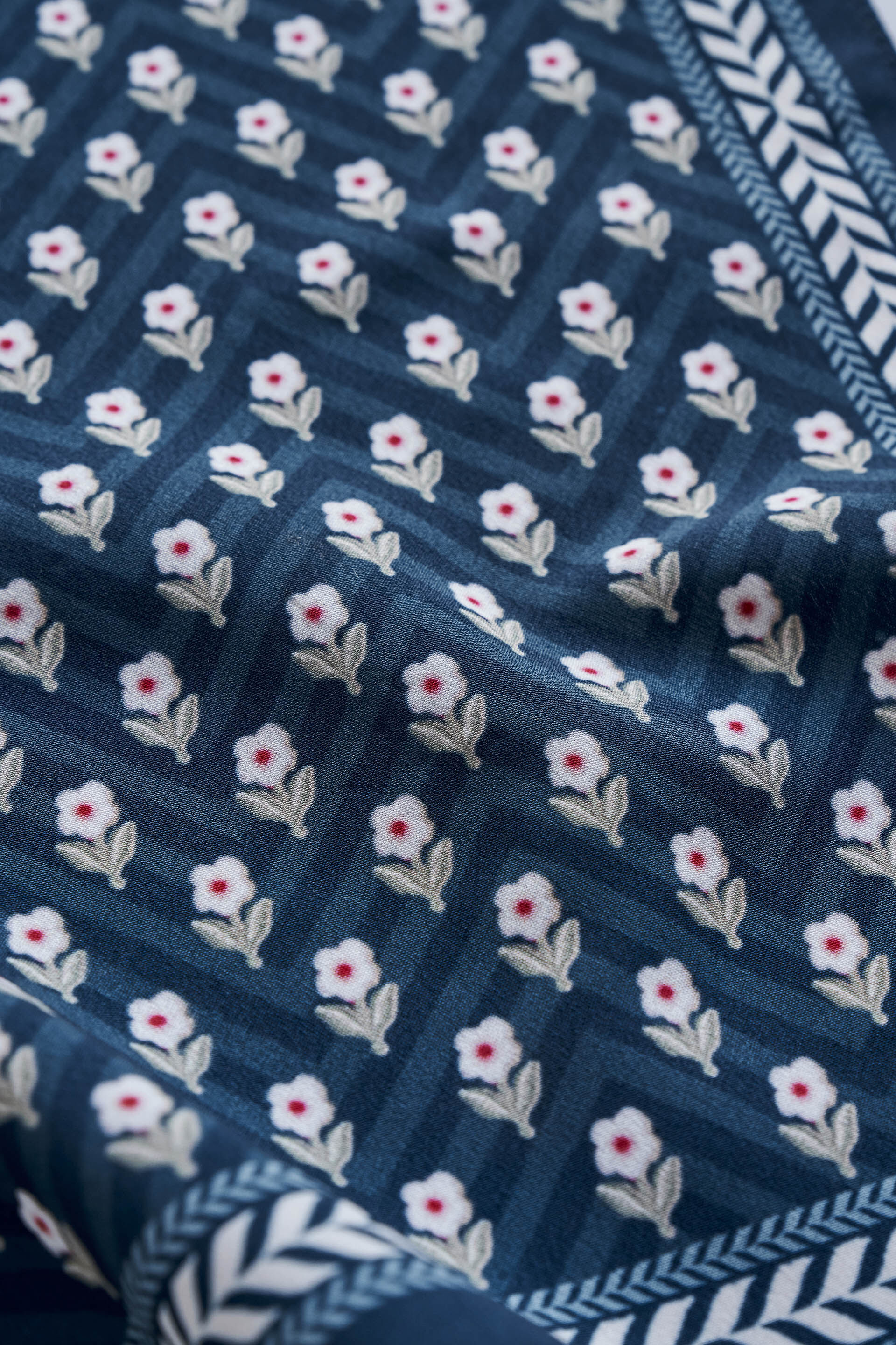 Ryaan Pocket Square - Navy